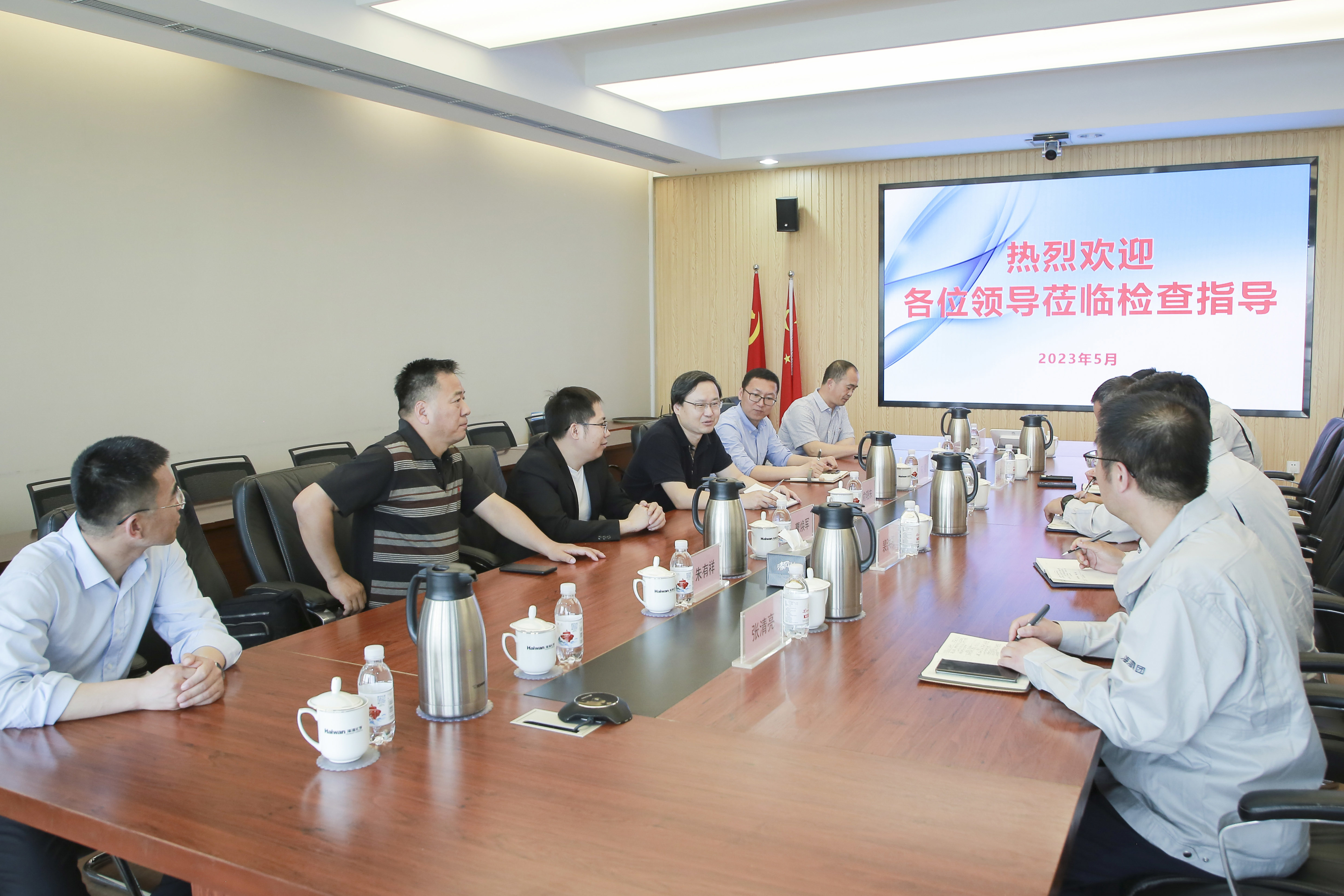 應(ying)急管理報(bào)領導到訪(fǎng)海灣化學(xué)