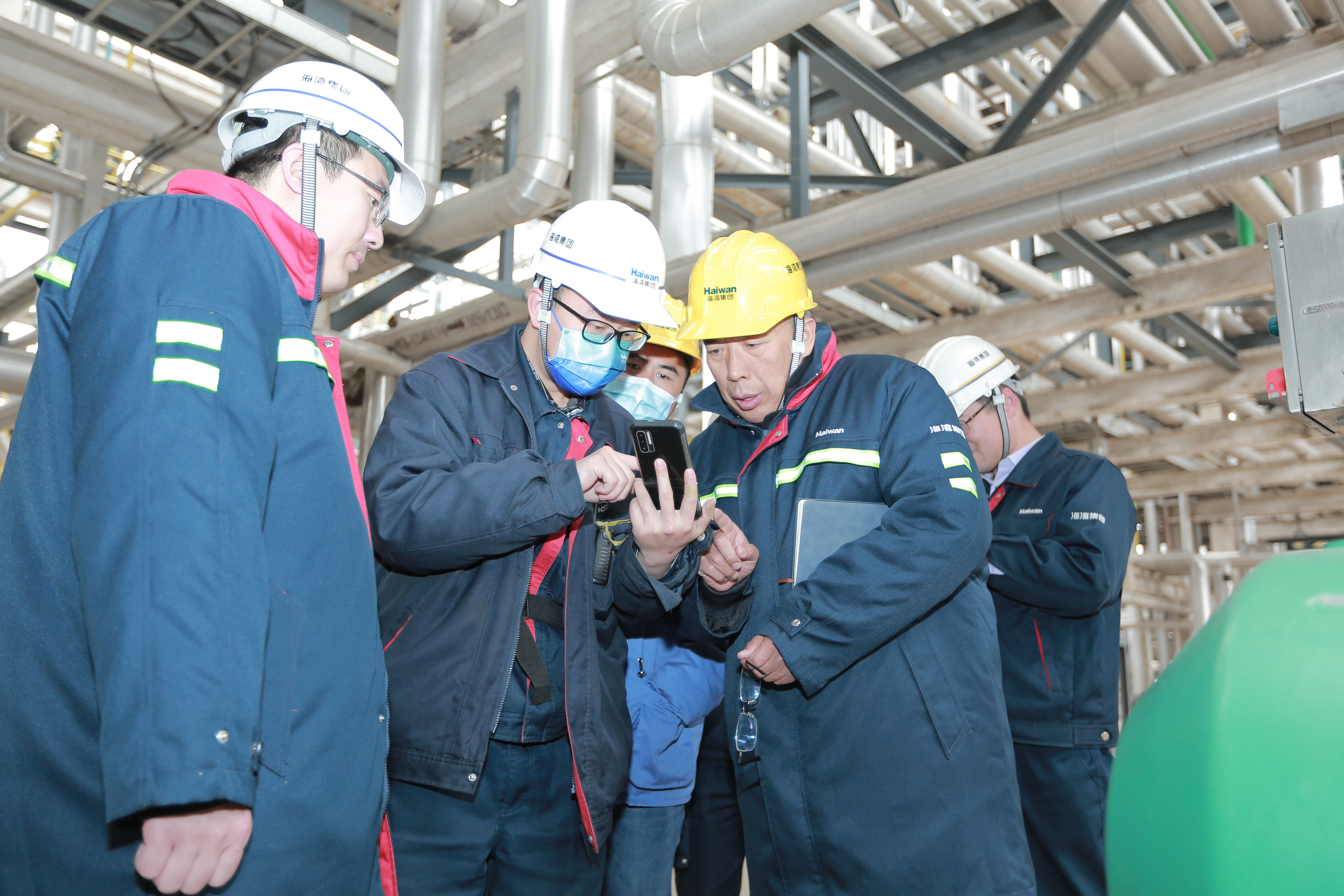 省應(ying)急廳到海灣化(hua)學督導安全工(gōng)作