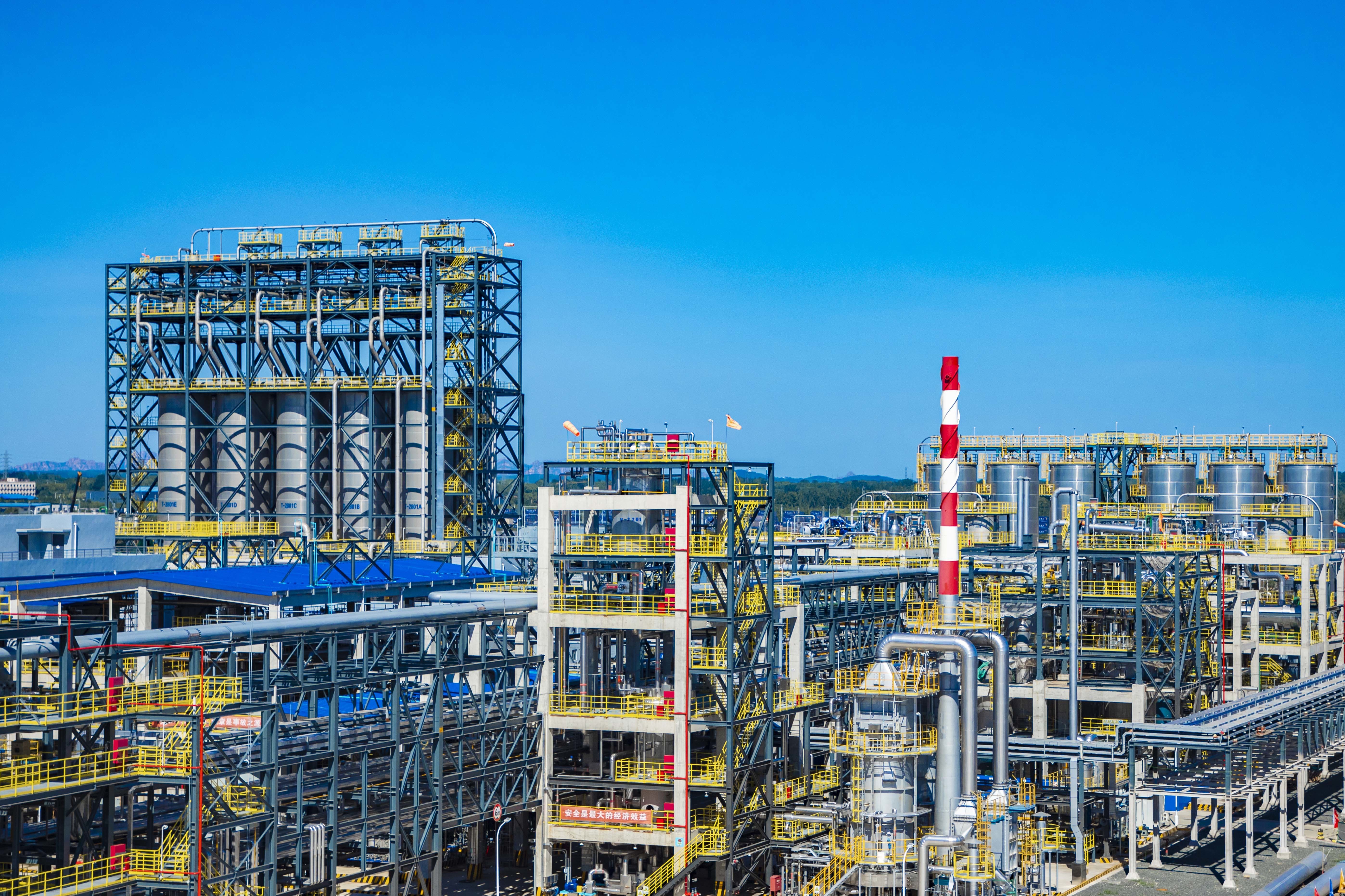 抓(zhuā)好人員培訓助(zhu)力項目投産